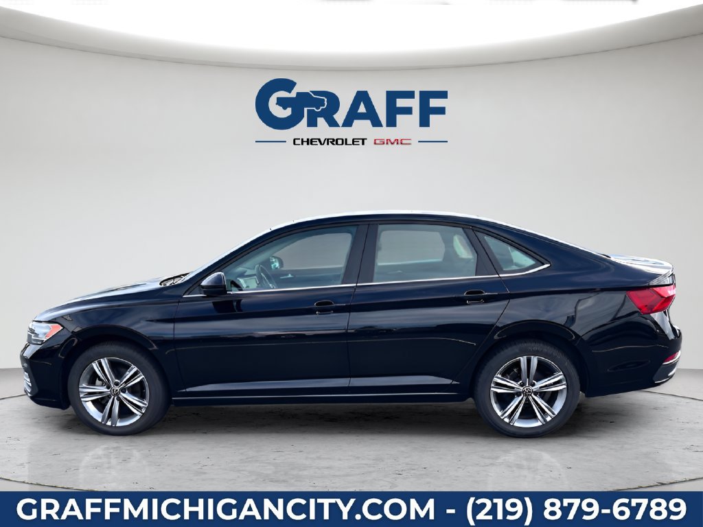 Used 2024 Volkswagen Jetta SE FWD image 2