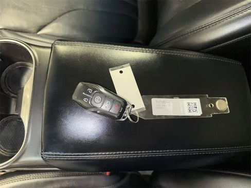 Used 2017 Lincoln MKX Reserve w/ Lincoln MKX Climate Package image 34