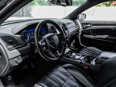Used 2019 Chrysler 300 S RWD image 3