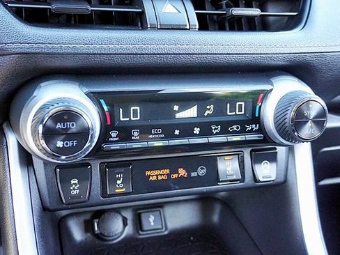 Used 2022 Toyota RAV4 XLE w/ Convenience Package FWD image 28