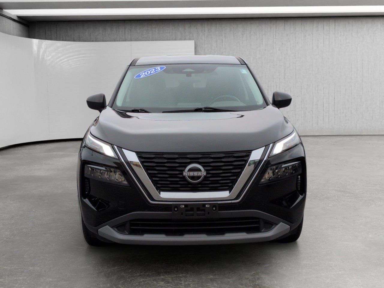 Used 2023 Nissan Rogue S FWD image 2