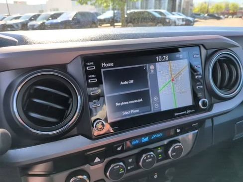 Used 2022 Toyota Tacoma TRD Off-Road w/ TRD Premium Off Road Package AWD/4WD image 20