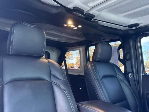 Used 2021 Jeep Wrangler Unlimited Sahara w/ Uconnect 4C Nav & Sound Group AWD/4WD image 17