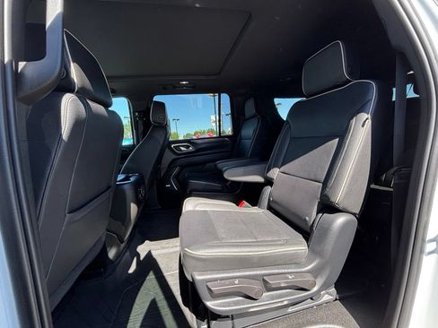 Used 2023 Chevrolet Suburban Premier w/ Max Trailering Package AWD/4WD image 18