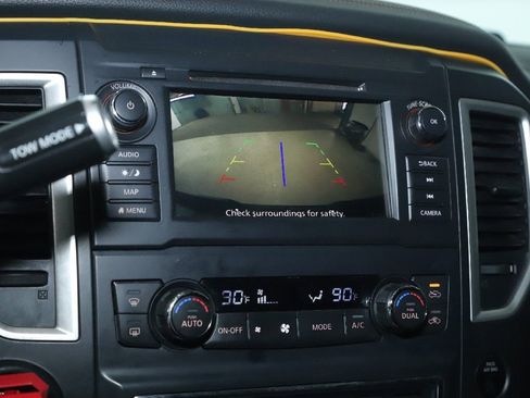 Used 2019 Nissan Titan SL w/ Midnight Edition image 30