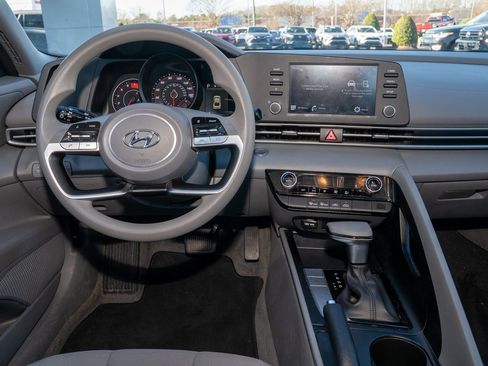 Used 2023 Hyundai Elantra SEL w/ Cargo Package image 7