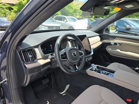 Used 2026 Volvo XC90 B5 Core w/ Protection Package Premier AWD/4WD image 22