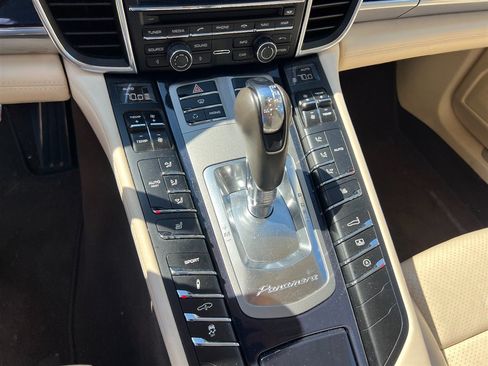 Used 2013 Porsche Panamera image 10