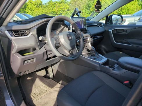 Used 2025 Toyota RAV4 LE AWD/4WD image 8