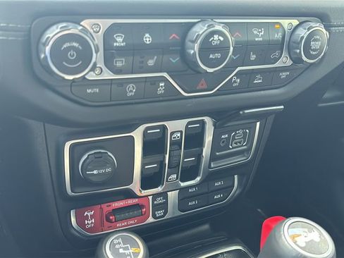 Used 2024 Jeep Wrangler Unlimited Rubicon w/ Technology Group image 32
