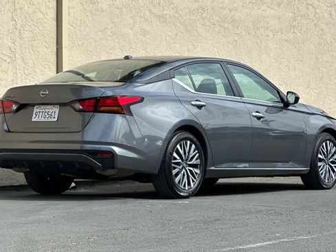 Used 2025 Nissan Altima 2.5 SV FWD image 5