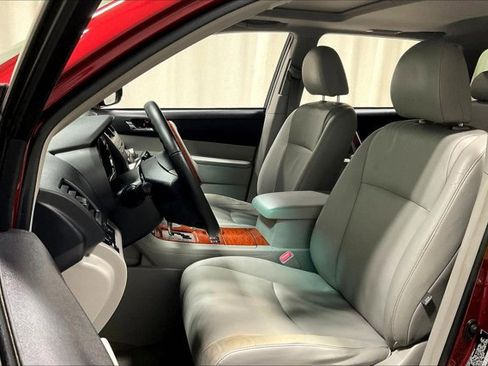 Used 2010 Toyota Highlander Limited image 25