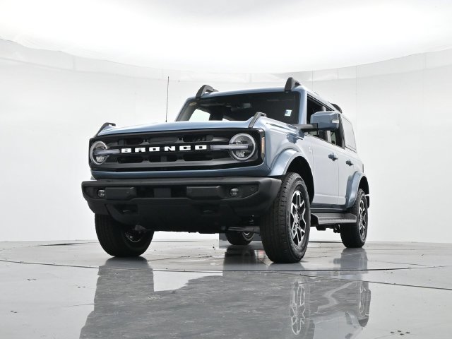 Used 2025 Ford Bronco Outer Banks AWD/4WD image 36