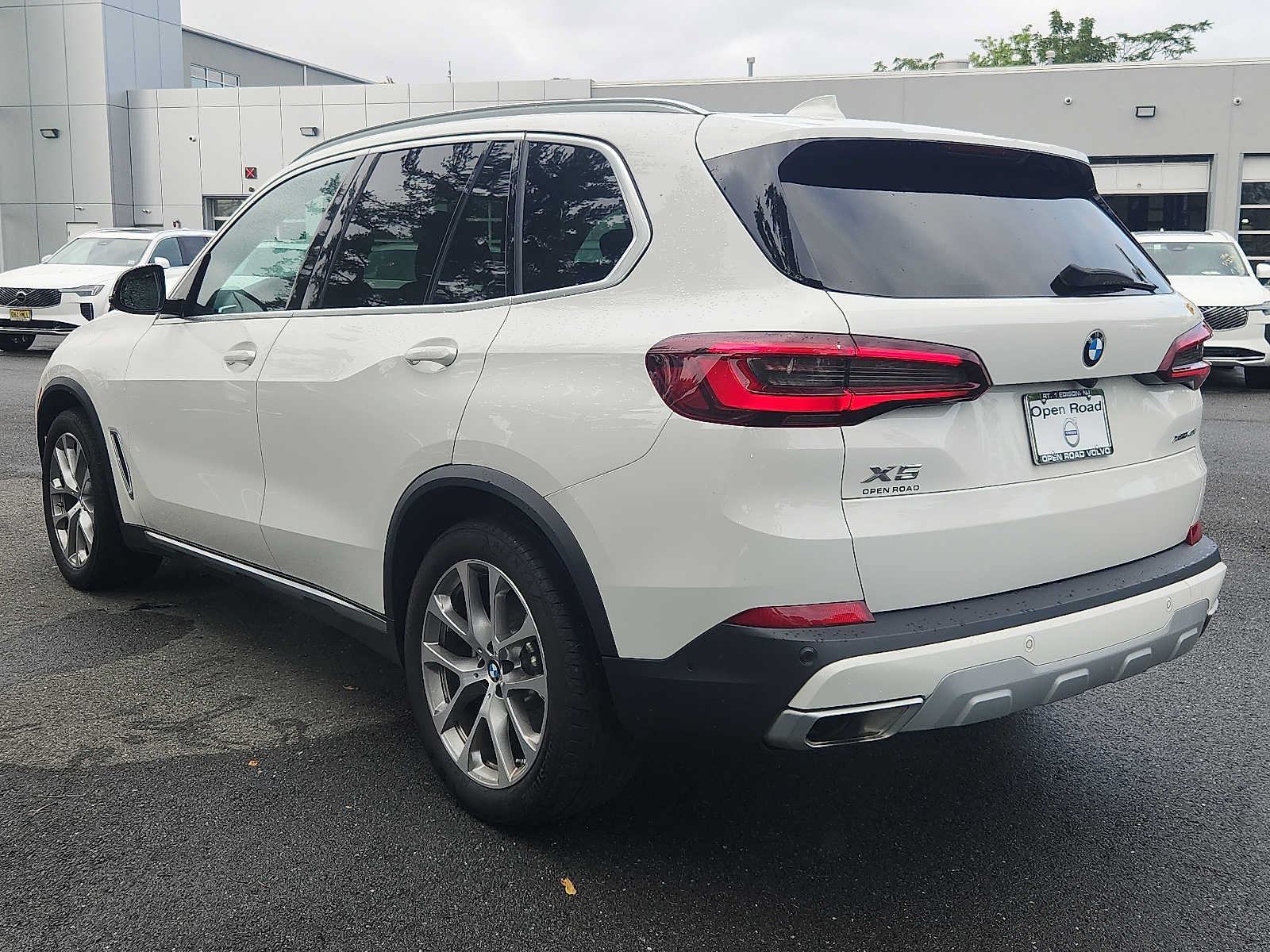 Used 2023 BMW X5 xDrive40i w/ Parking Assistance Package AWD/4WD image 4