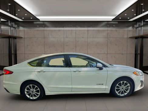 Used 2019 Ford Fusion SE image 6
