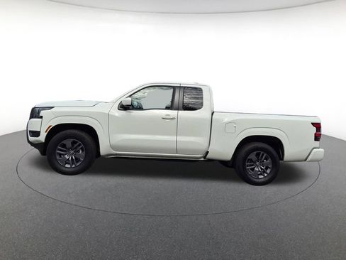 Used 2025 Nissan Frontier SV RWD image 8
