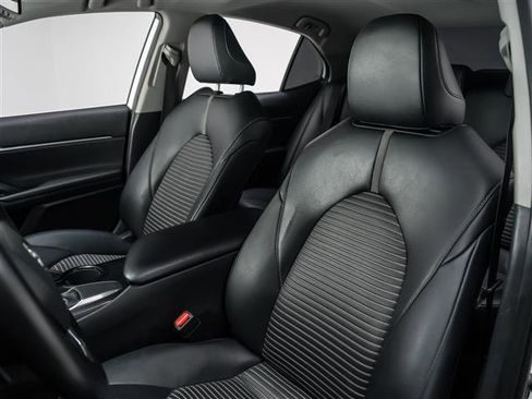 Used 2019 Toyota Camry SE w/ Convenience Package image 19