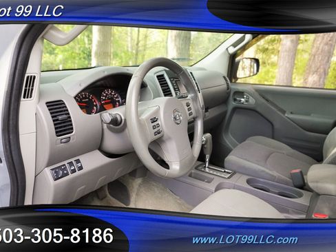 Used 2016 Nissan Frontier SV image 12