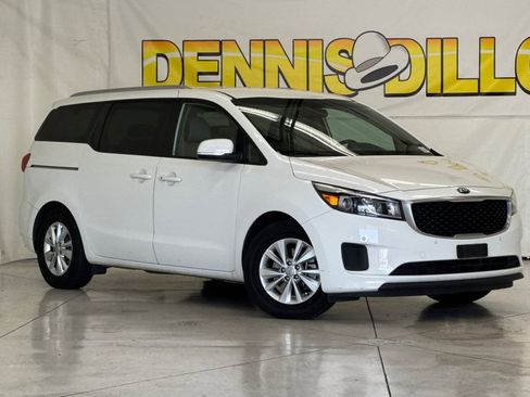 Used 2017 Kia Sedona LX w/ LX Essentials Premium Package image 1