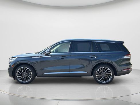 Used 2023 Lincoln Aviator Reserve w/ Equipment Group 201A image 2