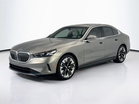 Used 2025 BMW 530i w/ Premium Package RWD image 1