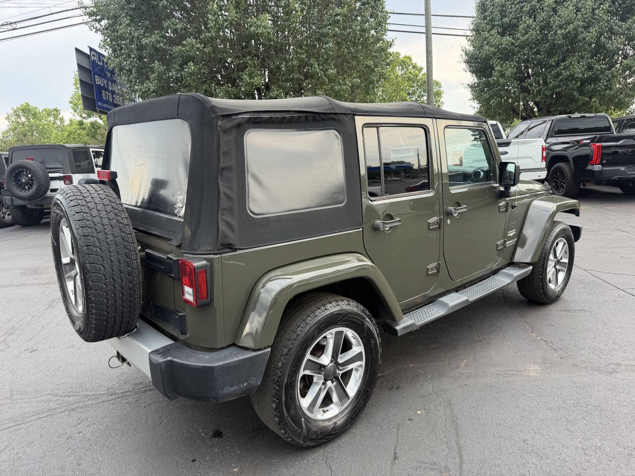 Used 2015 Jeep Wrangler Unlimited Sahara w/ Dual Top Group AWD/4WD image 5
