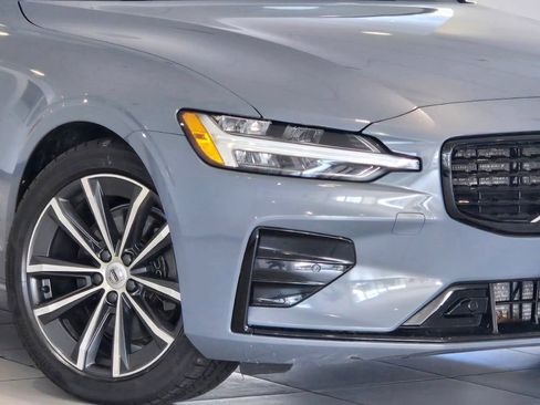 Used 2022 Volvo S60 B5 Inscription FWD image 2