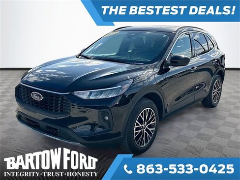 Used 2025 Ford Escape SE image 1