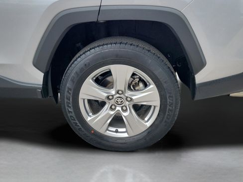 Used 2024 Toyota RAV4 XLE FWD image 5