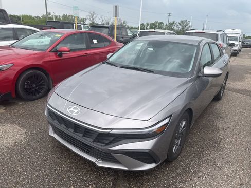 Used 2024 Hyundai Elantra SEL FWD image 19
