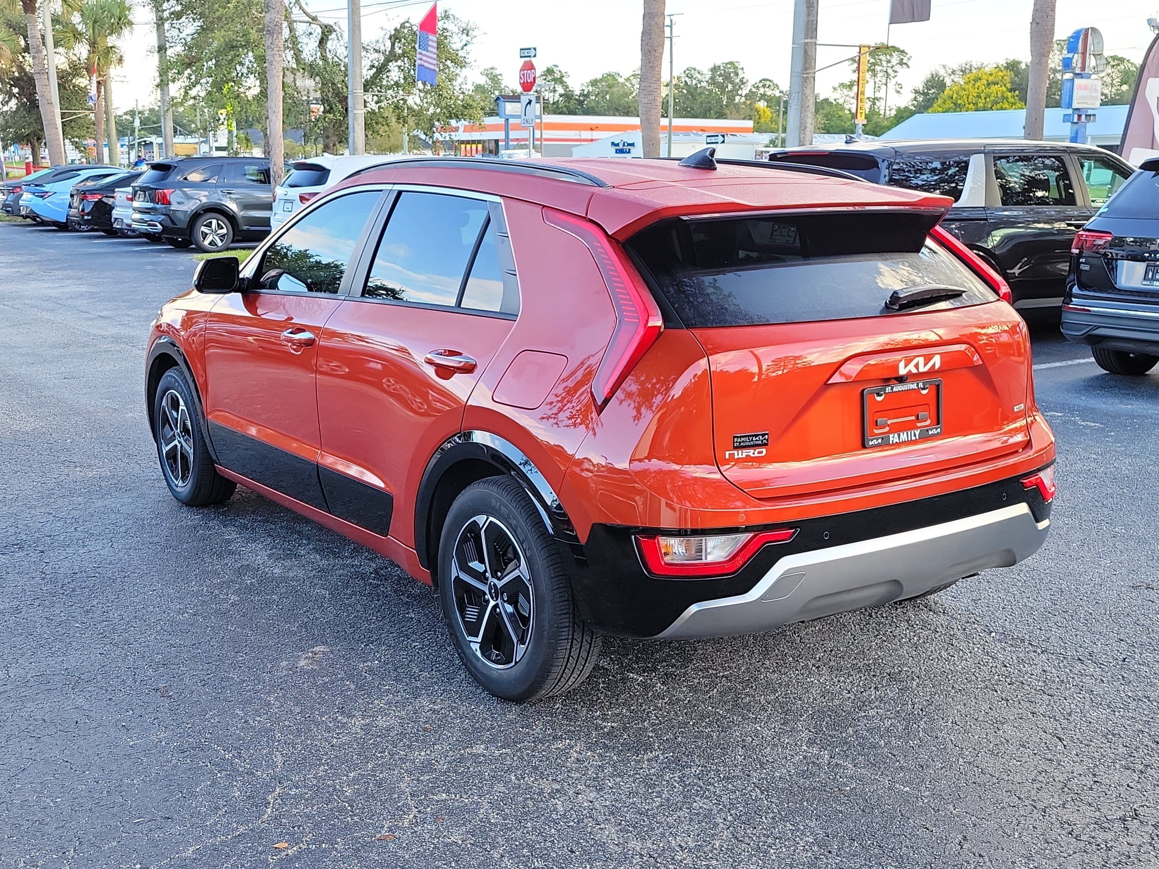 Certified 2023 Kia Niro FWD image 4