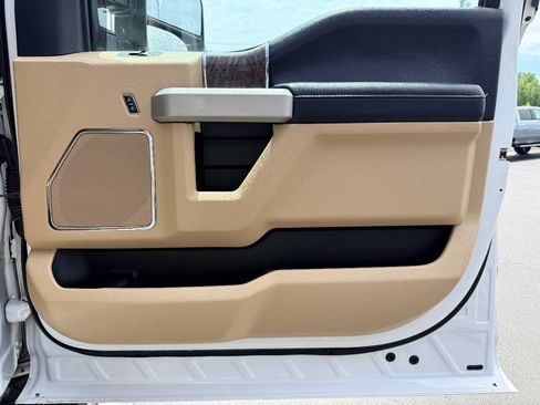 Used 2018 Ford F250 Lariat w/ Lariat Ultimate Package AWD/4WD image 39
