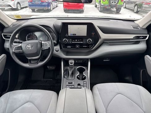 Used 2023 Toyota Highlander LE image 11