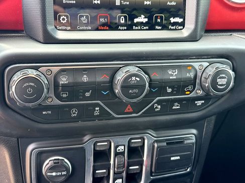 Used 2020 Jeep Gladiator Rubicon AWD/4WD image 22