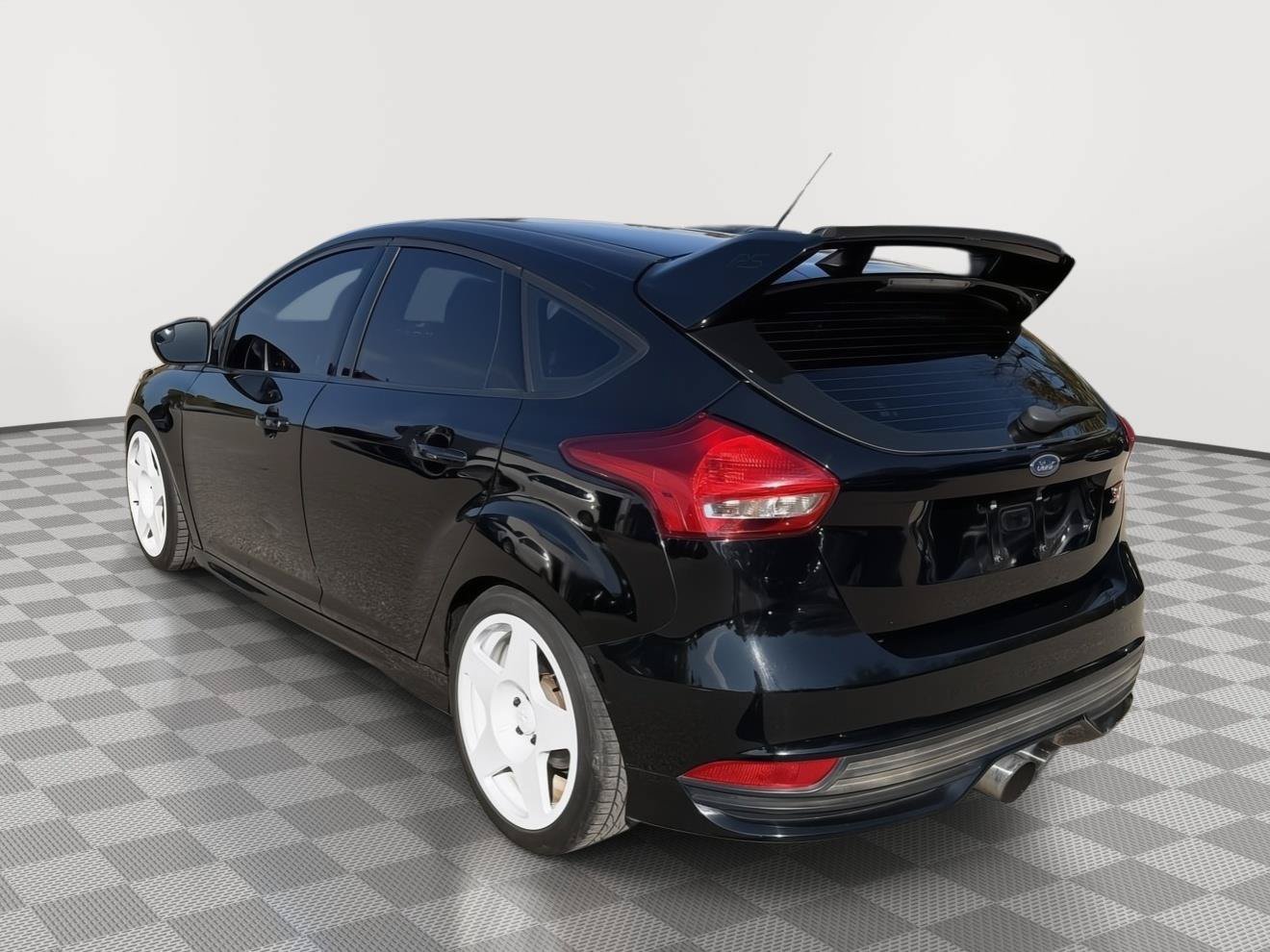 Used 2018 Ford Focus ST w/ Equipment Group 401A FWD image 5