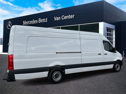 Used 2021 Mercedes-Benz Sprinter 2500 image 3