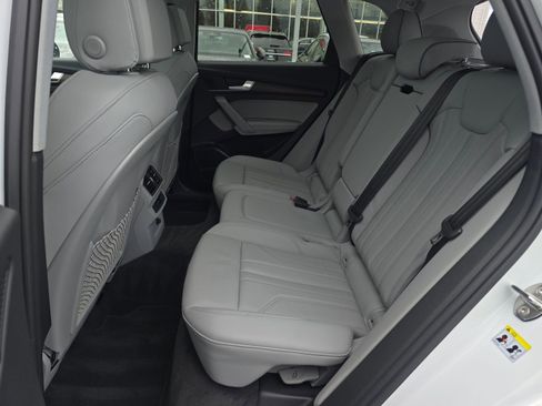 Certified 2025 Audi Q5 2.0T Premium Plus w/ Premium Plus Package AWD/4WD image 19
