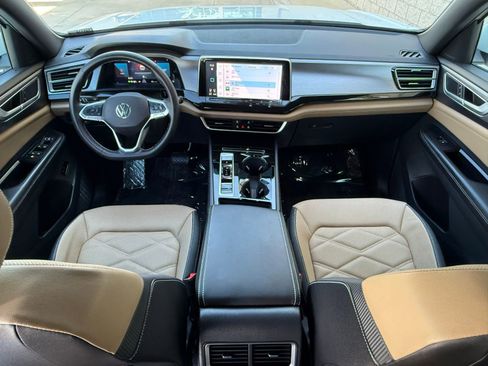 Used 2025 Volkswagen Atlas Cross Sport SE image 31