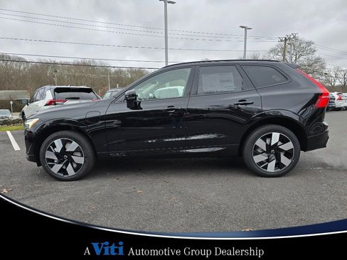 Used 2025 Volvo XC60 T8 Plus w/ Protection Package Premier image 5