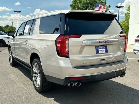 Used 2021 GMC Yukon XL Denali w/ Denali Premium Package AWD/4WD image 6