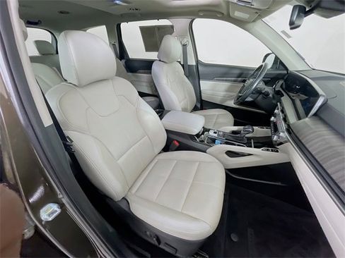 Used 2023 Kia Telluride EX w/ EX Captain's Chair Package image 32