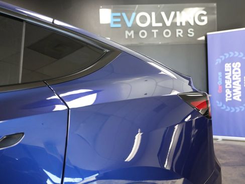 Used 2023 Tesla Model Y Long Range AWD/4WD image 21