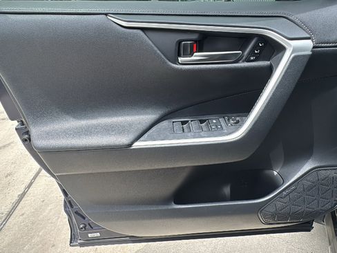 Used 2019 Toyota RAV4 Limited w/ Advanced Technology Package FWD image 12