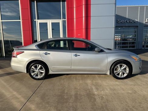 Used 2014 Nissan Altima 2.5 SV image 4