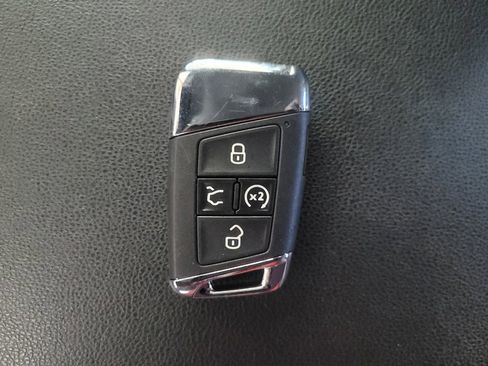 Used 2020 Volkswagen Atlas Cross Sport SE FWD image 32
