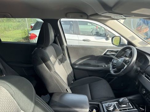 Used 2022 Mitsubishi Outlander ES AWD/4WD image 2