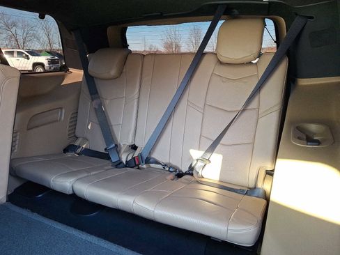 Used 2020 Cadillac Escalade Platinum image 11