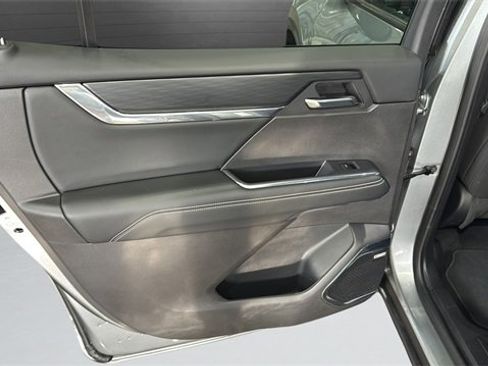 Used 2025 GMC Acadia Elevation image 39