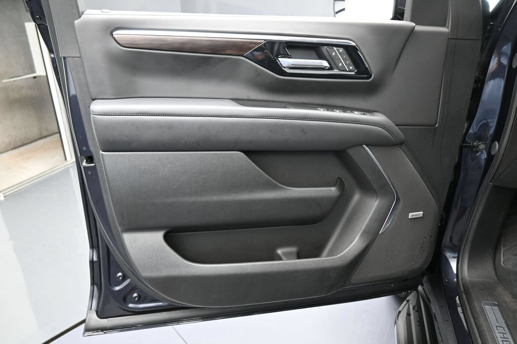 Used 2025 Chevrolet Tahoe LT w/ Comfort Package RWD image 13
