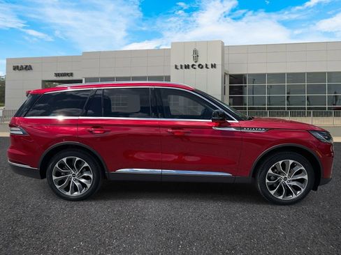 New 2025 Lincoln Aviator Reserve w/ Luxury Package image 2